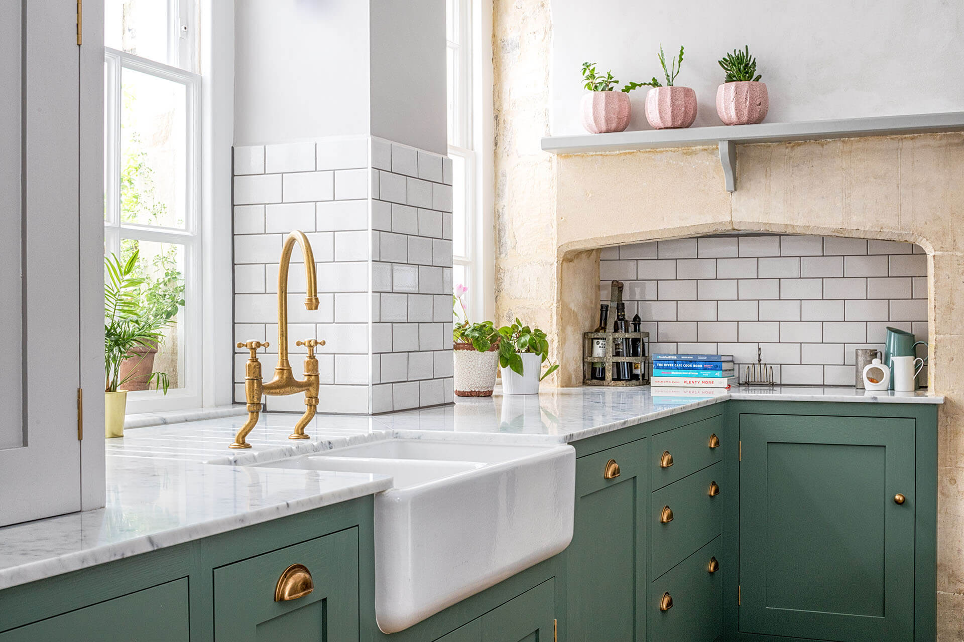 Shaws Double Bowl 800 fireclay sink. Kitcehn design by Sustainable Kitchens UK. Imported and distributed in Australia by Luxe by Design, Brisbane.
